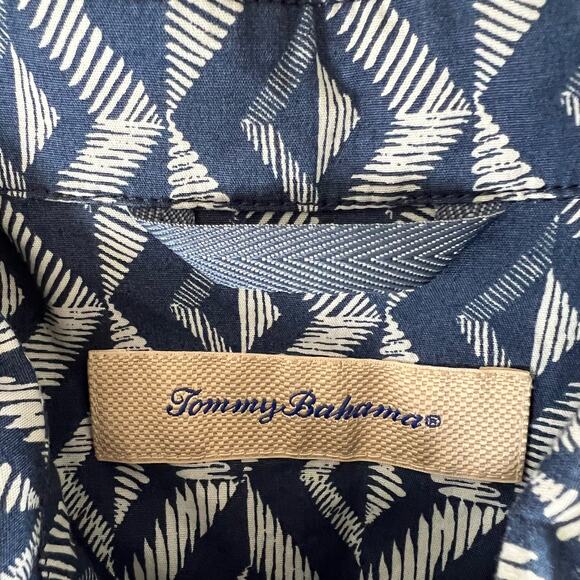 Tommy Bahama geometric print men’s button front shirt - Picture 5 of 6